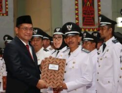 Pj Bupati Lampung Utara Menghadiri Acara Pengukuhan 231 Kepala Desa