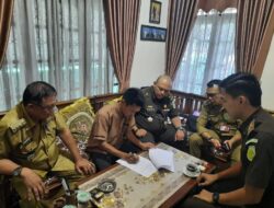 Kasi PB3R serahkan kembali 1 (satu) bilah pisau dan uang Tunai sejumlah Rp. 200.000 (Dua Ratus Ribu Rupiah) milik Korban.