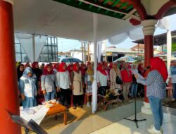 Bakal Calon Bupati Lampung Utara Dr. Ir. Hi. Hamartoni Ahadis, M.Si Mengukuhkan Tim Pemenangan “ Srikandi Sehati “