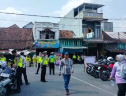 Dukung Giat Ngopi Serentak di Pinggir Sungai, Puluhan Personil Polres OKU Selatan Atur Lalu Lintas