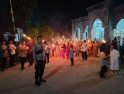 Sambut Tahun Baru Islam 1446 H, Polisi Berikan Pengamanan Pawai Obor di Km 5 Blambangan Umpu