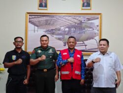 Letkol Cpn Ferry Eko Saputra, S.I.P komandan Skadron 12/AJY Lanudad Gatot Soebroto Way Tuba terima kunjungan PMI Way Kanan