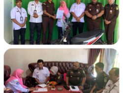 Kejari Way Kanan, Kembalikan Barang Bukti 1 Unit Sepeda Motor & 1 STNK Sepeda Motor Honda Beat Kepada Istri Korban