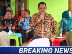 Pj Bupati Lampung Utara Serahkan Bantuan Bapak Asuh Anak Stunting di Kotabumi