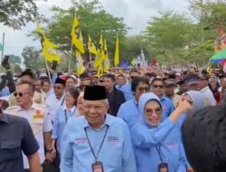 Merinding ribuan Masyarakat antarkan Mawardi – Anita ke KPU Sumsel