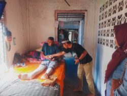 Tim Sehati Cabup – Cawabup Lampura Hamartoni – Romli Berikan Bantuan Kepada Alfin Penderita Tumor Dan Nazirwan Korban Kecelakaan Di Bukit Kemuning