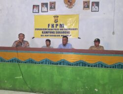 Jaga Kondusifitas Jelang Pilkada, Kanit Binmas Berikan Pembinaan FKPM di Balai Kampung Suka Bumi