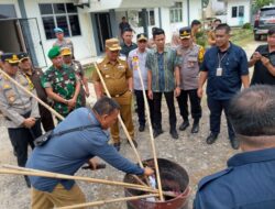 Pj. Bupati Lampung Utara Drs.H.Aswarodi.M.Si dan Forkopimda menghadiri dan menyaksikan Pemusnahan Surat Suara Rusak