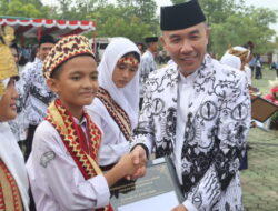 Bupati Adipati Serahkan Berbagai Apresiasi Dalam Peringatan Hari Guru Nasional dan HUT PGRI Ke-79 Tahun 2024