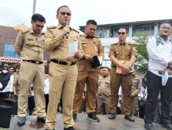 Ratusan Tenaga Kerja Honorer Melakukan Aksi Orasi Damai Dikabupaten Waykanan Kecewa Tidak lulus Seleksi PPPK Padahal Sudah 10 Tahun Pemerintahan Hanya Janji Manis