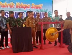 Bupati Way Kanan, Di-dampingi Bupati Terpilih, Meresmikan Pabrik Kelapa Sawit PT. PSM