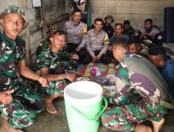 Rasa Sukacita yang mendalam, Handa warga Desa Subik Undang Satgas TMMD makan siang di Rumahnya