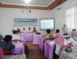 Polisi Menghadiri Lokakarya Mini Lintas Sektor di di Aula Puskesmas Serupa Indah