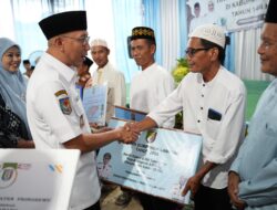 Gelar Safari Ramadan dan Berikan Berbagai Bantuan, Gubernur Rahmat Mirzani Perkuat Sinergi Dalam Membangun Daerah