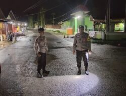 Polisi Patroli Subuh di Banjit, Bangunkan Warga Untuk Sahur