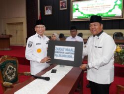 Gubernur Rahmat Mirzani Tunaikan Zakat Fitrah dan Zakat Mal Melalui Baznas, Perkuat Solidaritas Sosial dan Dorong ASN Berzakat