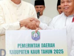 Bupati Kaur Gusril Pausi, S. Sos.,M.A.P Salurkan Bantuan Pada Anak Yatim & Fakir Miskin