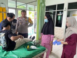 Aksi Heroik Polisi Bantu Pemudik yang Alami Kecelakaan di Jalinsum Way Kanan