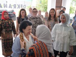 Lampung Dapat Kehormatan, Ketua Umum IAD Kunjungi Dekranasda dan Apresiasi Wastra Lokal