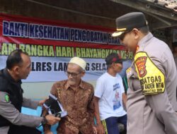 Kapolres Lampung Selatan Kunjungi Dusun Laban Sunda, Berikan Bingkisan dan Cek Kesehatan Gratis