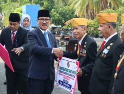 Peringati Hari Veteran Nasional 2025, Bupati Hamartoni Ahadis Beri Penghargaan kepada Veteran Lampung Utara