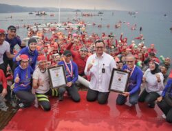 Upacara Unik, Gubernur Rahmat Mirzani Jadi Inspektur Upacara Peringatan HUT ke-80 RI di Atas Laut