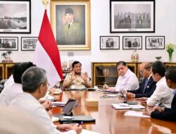 Presiden Prabowo Subianto Gelar Rapat Terbatas Bersama Mentri