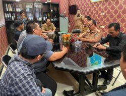Sejumlah Pemuda dan Masyarakat Desa Hara Banjar Manis Yang Tergabung Dalam Masyarakat Peduli Hara Mendatangi Kantor Bupati Lampung