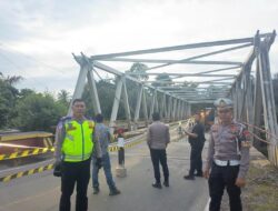 Perbaikan Jembatan Way Giham, Polres Way Kanan Bersama Stakeholder dan Warga Himbau Pengendara Berhati Hati dan Batas Angkutan Mak 28 Ton    