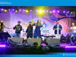 Pembukaan Lamsel Fest 2025 Berubah Menjadi Lautan Sorak dan Lampu Ponsel