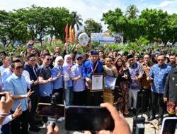 Sebuah momen langka sekaligus spektakuler mengguncang Lapangan Korpri, Kalianda