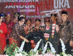 Wakil Bupati Sanggau, Menghadiri Acara Seni Budaya Sandur Madura
