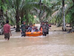 Yonif TP 897/Singgalang Kerahkan Personil Evakuasi Korban Banjir di beberapa daerah Kabupaten