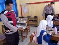 Dukung Progam Pemerintah, Polsek Banjit Monitoring MBG di Sekolah Dasar
