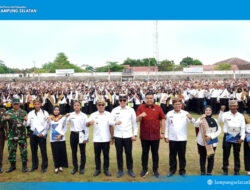 Suasana bahagia dan haru menyelimuti Lapangan Radin Inten