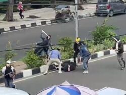 Bentrokan Berdarah di Depan PS Mall Palembang, Diduga Rebutan Lahan Parkir, Satu Kritis