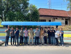 Implementasikan Arahan Presiden, Sat Intelkam Polres Way Kanan Bersama Masyarakat Bersihkan Fasilitas Umum