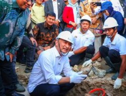 Dalam rangka peringatan HPN 2026, SMSI melakukan peletakan batu pertama pembangunan Museum Media Siber Indonesia di Jalan Syekh Nawawi Al-Bantani No. 20, Kelurahan Banjarsari, Kecamatan Cipocok Jaya, Kota Serang, Provinsi Banten, Minggu 8 Februari 2026