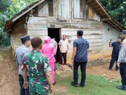 Sambangi Warga Kampung Beringin Jaya, Kapolres Way Kanan Salurkan Bansos dan Sosialisasi Layanan Call Center 110 Polri