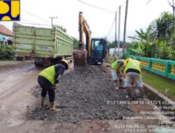 Antisipasi Terhambatnya Mobilitas Warga Selama Puncak Musim Hujan dan Ramadan, Pemprov Lampung Tutup Jalan Berlubang