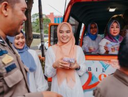 TP. PKK dan DWP Provinsi Lampung Bagikan Ratusan Takjil untuk Masyarakat