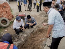Tinjau Ruas Strategis di Jatimulyo, Gubernur Dorong Normalisasi Drainase dan Perbaikan Jalan