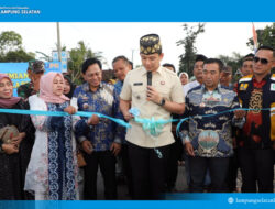 Bupati Lampung Selatan Meresmikan Pembangunan Jalan