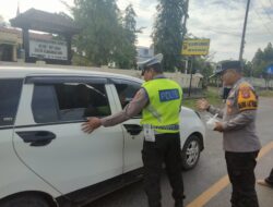 Semangat di Bulan Ramadhan 1447 H, Kapolsek Umpu Semenguk Bersama Anggota Bagikan Takjil Gratis