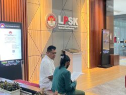 KEADILAN TERBELENGGU: Korban Penganiayaan dan Perampasan Kemerdekaan Falatehan Diteror Kelompok Rentenir Hingga Ditalak Suami, Korban mohon perlindungan ke LPSK didampingi Pengacaranya.