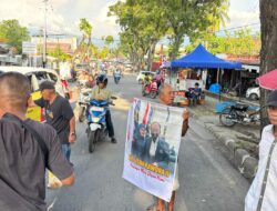 Anggota DPR RI Lisda Hendrajoni Bagikan Takjil Ke Masyarakat Di Kota Padang.