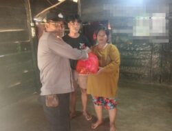 Ramadhan Penuh Berkah, Polsek Umpu Semenguk Salurkan Bansos untuk Warga