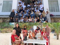 Momen liburan Hari Raya Lebaran Keluarga Besar Martolo Wisata Ke Pantai Samudera Indah Singkawang