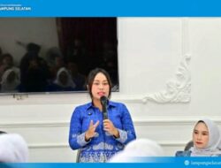 Dukung Pengrajin Lokal, Zita Anjani Bagikan 50 Guci Karya Gerabah kepada PKK dan Dekranasda Lampung Selatan