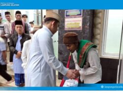 121 Hari Jalan Kaki ke Mekkah, Musafir Asal Surabaya Ini Tak Menyangka Dapat Bantuan dari Bupati Egi Saat Iktikaf di Lampung Selatan